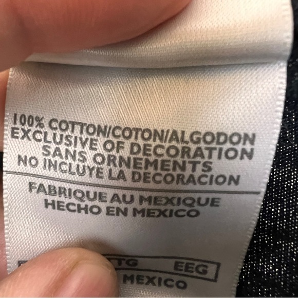 NIKE Long Sleeve Graphic Tee. Size XXL. 100% Cotton. Ribbed cuffs. Black w/Logo - Picture 4 of 7